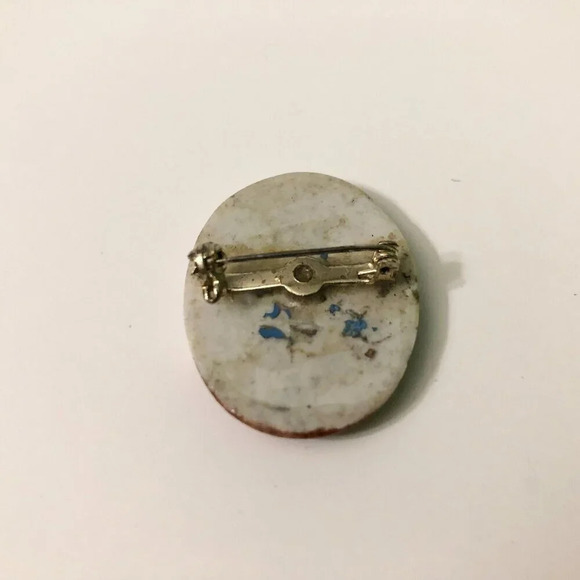 Vintage Painted Porcelain Courting Couple Oval Pin Brooch - Picture 2 of 12